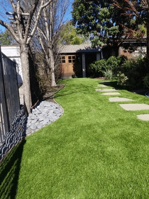 Homeowners Enjoy Artificial Turf that Solves Landscaping Problems