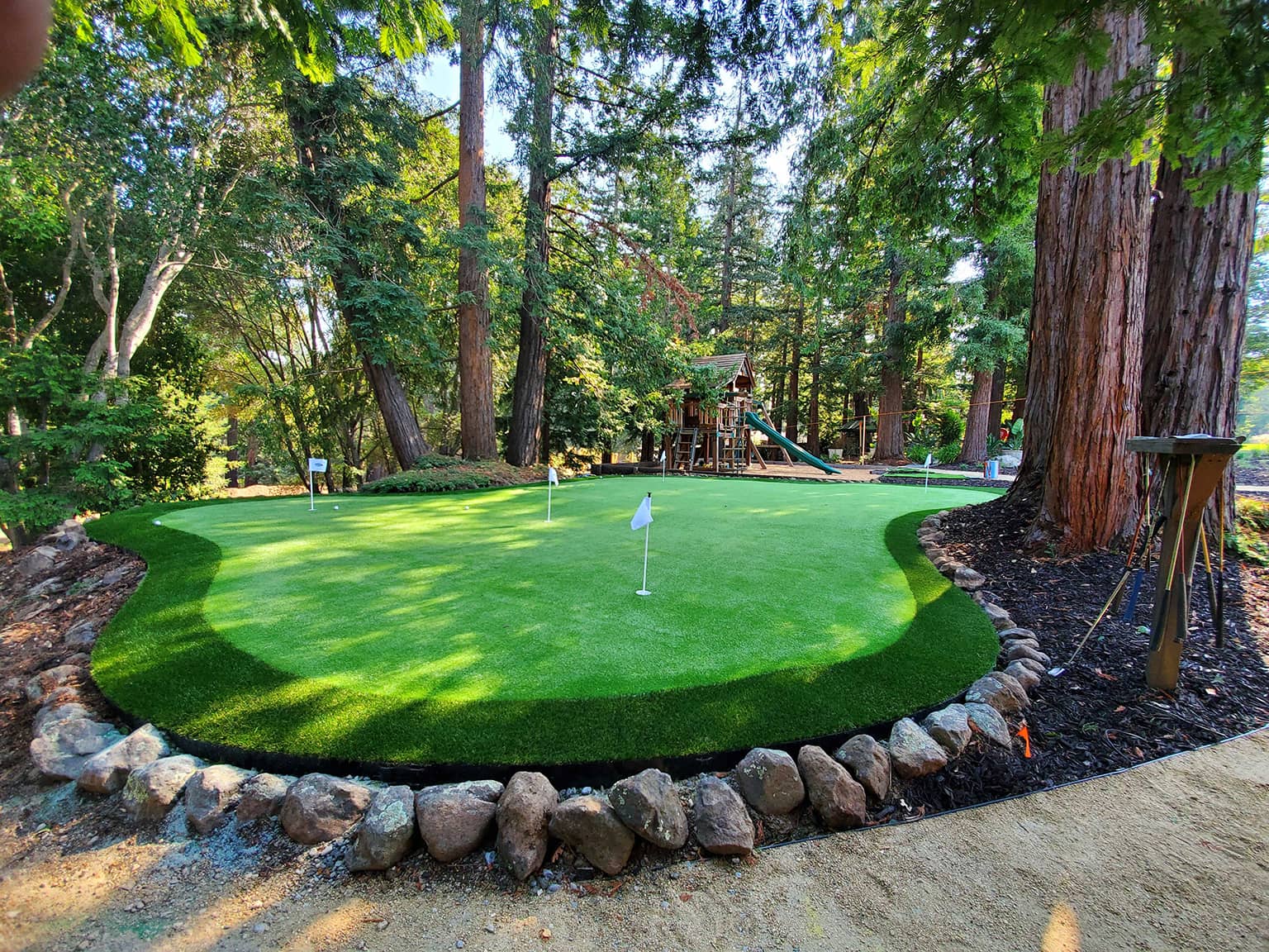 4 Different Types of Synthetic Backyard Putting Greens in Stockton